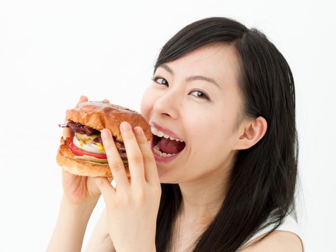 食べる 女性