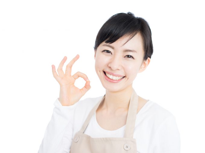 OKの合図をする女性