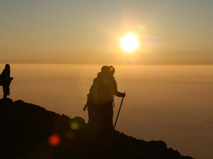 富士山山頂：日の出