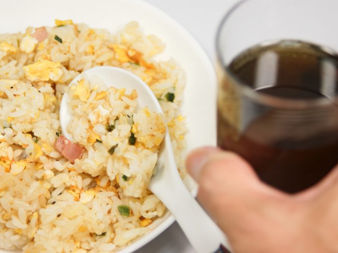 食事と烏龍茶