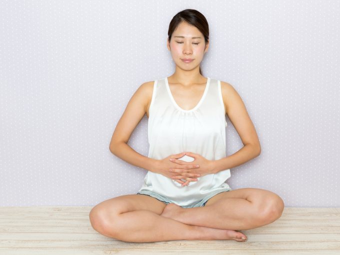 下っ腹を意識する女性