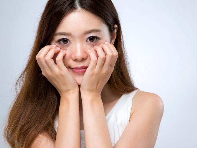 顔太りを気にする女性