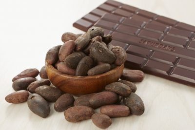 カカオ豆とチョコレート