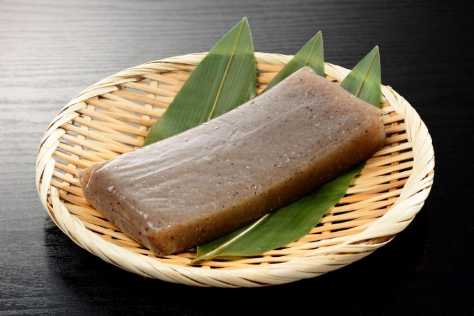 ざるに乗せたこんにゃく