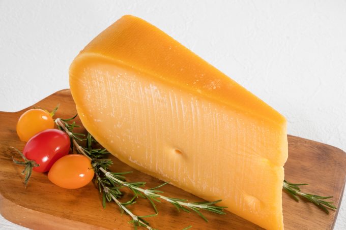 チェダーチーズ　Cheddar cheese